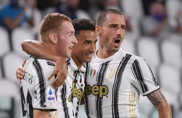  圣保利边路突破犀利，德甲速度与激情完美结合